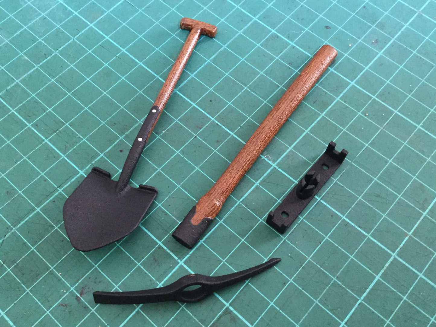 1/10 Shovel and Pick axe set