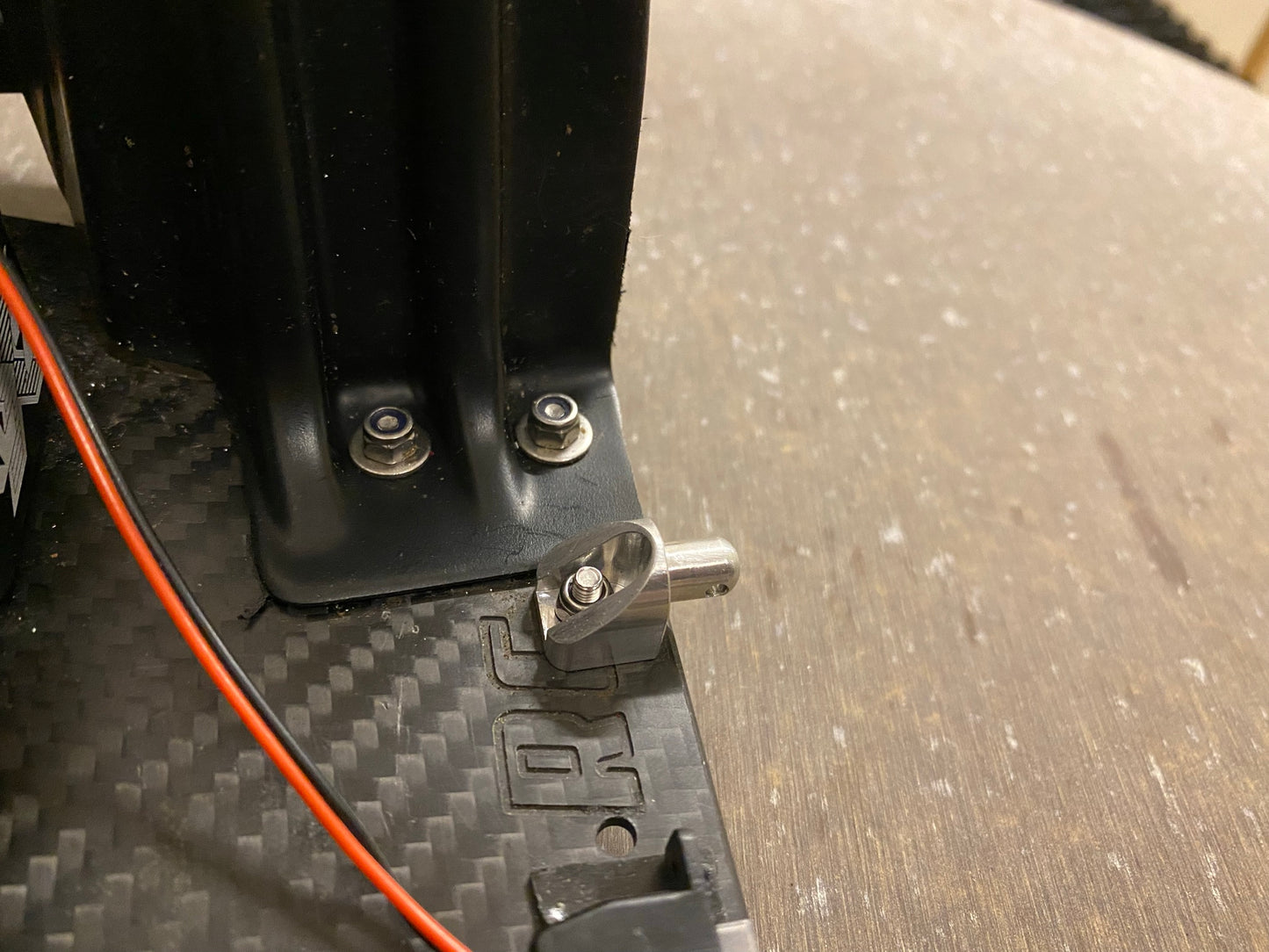 Body retainer / Side Body Post